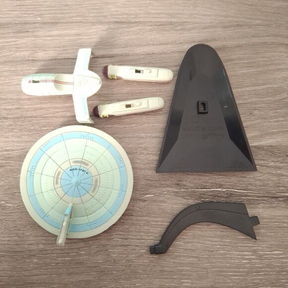 Vintage Star Trek Furuta #13 USS Enterprise NCC-1701-C Vehicle Model/Stand 1/144 - Picture 11 of 11